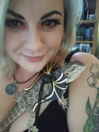 hi everyone! here is my baby Zelda. does anyone have recommendations or  stores to help clutter a terrarium? i have a 2x2x4.