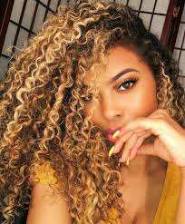 Diggin The Nails With The Hair Blonde Highlights Curly Hair Colored Curly Hair Natural Curls Hairstyles