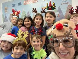 Us reindeer gotta stick together!! 🙃🤣