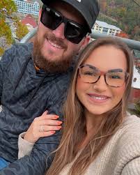 KNOXVILLE, TN REALTOR l DENISA DILLS (@denisadills.realtor) · Knoxville, TN