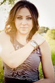 Heather Cash's Instagram, Twitter & Facebook