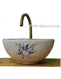 Voici de superbes modèles design, ultra modernes, épurés qui sauront mettre en valeur votre espace bain de luxe. Petite Vasque Bol Ronde A Poser En Porcelaine Blanche Decor Artisanal Fleurs Bleues