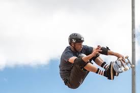 Anthony frank hawk (born may 12, 1968), nicknamed birdman, is an american professional skateboarder, entrepreneur, and owner of the skateboard company birdhouse. Toni Houk V Poslednij Raz Ispolnil Svoj Legendarnyj Tryuk Video Chempionat