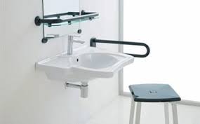 Robustezza, praticità e comodità sono i punti di forza dei prodotti in catalogo. Arredo Bagno Disabili Ausili Per Anziani