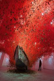 Chiharu Shiota Amore E Morte Tra I Fili Dei Ricordi Installazioni Artistiche Installazioni Di Arte Scultura Arte