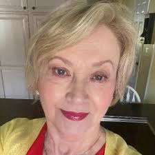 Bonnie Howell (@bshowell)