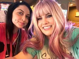 Lora Pierson's Instagram, Twitter & Facebook