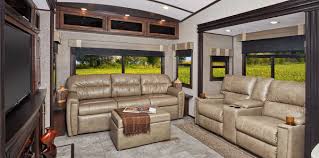 Has a large dinette seating in l shape; Top 5 Best Fifth Wheels With Front Kitchen Rvingplanet Blog