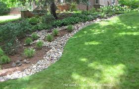 River Rock As A Divider Between The Grass And Plant Beds Outdoor Gardens Garden Tours Garden Fountain