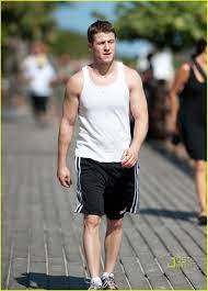 Ben Mckenzie Tank Top Run Benjamin Mckenzie Tank Top Run 11 Photo Ben Mckenzie Benjamin Mckenzie Running Tops