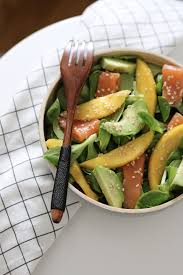 Découvrez comment réaliser une salade composée facile. Salades Composees 5 Idees De Recettes Pour L Ete Le Petit Monde D Elodie