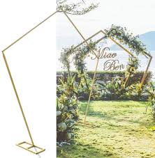 Deko mit rote herzen, um die gemeinsame liebe zu symbolisieren, sind ebenfalls beliebt und verleihen eine persönliche note. Hochzeitsbogen Blumenstander Funfeckig Kaufland De