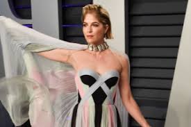 The actress appeared at the vanity fair oscars party in beverly hills on sunday night wearing a pink, mint green, ice blue, and black dress while carrying a custom cane to support. Health Fit Selma Blair Just Shared A Photo Showing How Exhausted She Was Before Ms Diagnosis Pressfrom Us