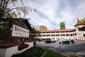 Guests will be adjacent to the helen tubing and water park and 2 miles from expansive chattahoochee national forest. Riverbend Motel Cabins Helen Updated 2021 Prices