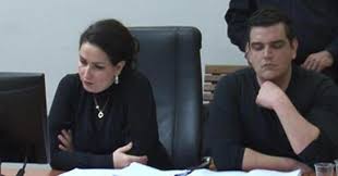 Treće, ostaje potpuno neobjašnjen uticaj tzv imunološkog udara pet istovremeno ubačenih antigena na bebin kardio vaskularni system koji je takođe mogao izazvati smanjen dotok krvi prema. OsloboÄ'enje Emina Arnautovic Ado Se Upecao Na Pricu Kadica Maglica I Zigovica