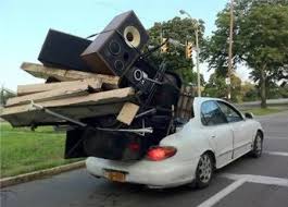 Moving Mishap Do U No How To Move Funny Moving Pictures Moving Day Moving Humor