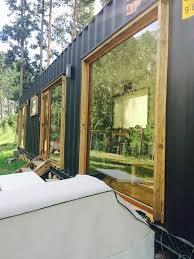 La Casa Container Esta Ubicada En Coyaique Y Entrega Wifi Gratuita Y Vistas Al Rio Con Aparcamiento Priva House Cladding Container House Exterior Wall Cladding
