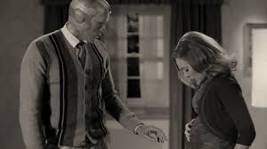 Review Wandavision Takes Marvel Into The Twilight Zone Wpde