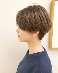 絶壁頭解決 後頭部に丸みを作る 前下がりショートヘア 日本人は後頭部に丸みがない 絶壁頭 の方が多いです 絶壁頭を解決するなら 前下がりショートヘア がオススメ 後頭部に自然な丸みを作ってカバーしてくれます 骨格に
