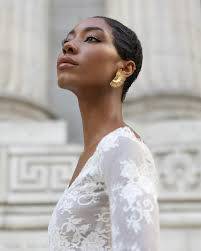 vowsofstyle Bride and the City Claudia McDade captures the beauty of  juxtaposition in this fashion pictorial. The historic New York Public  Library and modern gowns by BB NYC marry, creating a