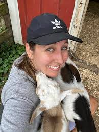 Dana Bott's Instagram, Twitter & Facebook