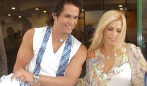 Lifestyle, videos and celebrity news! Giwrgos Tsalikhs O Gios Toy Exei Gene8lia Kai O Tragoydisths 8ymatai Thn Epeisodiakh Toy Gennhsh Fay S Book