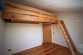 Bett Nachtisch Und Hochbett Aus Massivholz Vom Tischler In Dresden Nach Mass Bauen Lassen Ihr Individuelles Wunsch Hochbett Hochbett Nachttisch Hochbett Bett