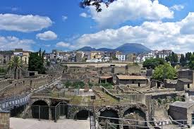 Gli scavi di ercolano sono molto importanti e vanno visitati insieme a quelli di pompei. Ercolano Visita Agli Scavi Con Itinerario Tra Shopping E Vigneti