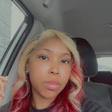 Lanora Moore's Instagram, Twitter & Facebook