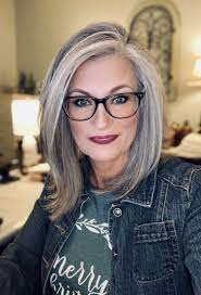 Pin By Necla Adak On Haarkapsels Grey Hair Transformation Gray Hair Highlights Long Gray Hair