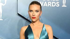 Apr 14, 2020 · scarlett johansson in 1998 (left) and in 2020 (right). 2020 Sag Awards Red Carpet Scarlett Johansson Shines In Plunging Dress Entertainment Tonight