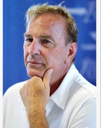 Winter friendship. I just like, like this picture. So simple and eloquent  at the same time. 🩵❄️🌞🩵❄️