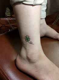 Heart designs can be worn in different places and various color shades can also be used to express the intricacy of the design. Four Leaf Clover Tattoo Girl Mini Tattoo Cute Tattoo Hinh XÄm Nhá» Cá» Bá»n Mini Tattoos Hinh XÄm XÄm