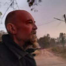 Hey those 2 nails are different