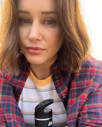 Isabelle Brewster's Instagram, Twitter & Facebook