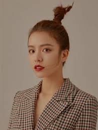 There is a peerless face called Xia Zhu who takes off her glasses. Seeing  the value