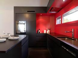 Pilihan amazing spaces dari lipstik cerah merah untuk lemari dapur ini dengan sedikit cat oranye, anda mungkin tidak salah. Dekorasi Dapur Warna Merah Ideku Unik