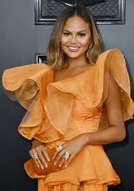 Photos of her style chrissy teigen has posted a long, public apology after past tweets calling courtney stodden. Chrissy Teigen Shares The Defining Gesture She Experienced Post Pregnancy Loss