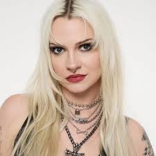 𝕮𝖔𝖓𝖘𝖙𝖆𝖓𝖈𝖊 𝕬𝖓𝖙𝖔𝖎𝖓𝖊𝖙𝖙𝖊 (@offwithhershredz) • Instagram  photos and videos