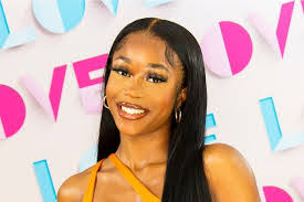 Amy Blanks's Instagram, Twitter & Facebook