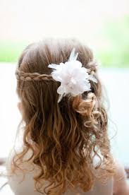 25 kinderfrisuren fur madchen zur hochzeit und kommunion flower girl hairstyles wedding hairstyles for girls simple wedding hairstyles