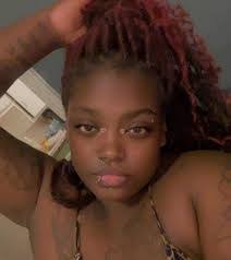 Marcella Robinson's Instagram, Twitter & Facebook