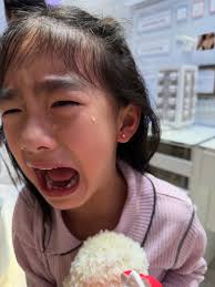 記錄家姐大個女釘耳窿自己話釘耳窿仲問我可唔可以喊我話可以然後佢喊到拆天