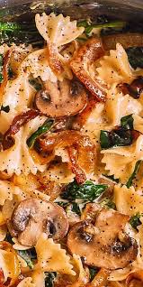 Cremige Fliege Pasta Mit Pilzen Spinat Karamellisierten Zwiebeln Pasta Rezepte Gesunde Rezepte Essensrezepte