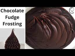 Fudge Frosting De Chocolate Grueso Suave Delicioso Sedoso El Mejor Helado De Fudge Pastel Chocolate Frosting Recipes Fudge Frosting Chocolate Fudge Frosting