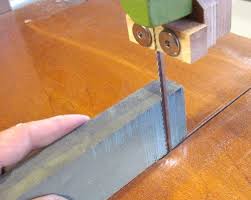 Stoning A Bandsaw Blade Bandsaw Essential Woodworking Tools Bandsaw Projects