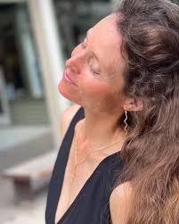 So happy to be back at work & enjoying a gorgeous new refit created by  @monniloves, @fraserhortondesign & co. See you for tea, tarot, flower  essences & more.... Photo by @michellepianika #lifeafterlockdown #