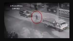 Cine 24 vfx 38.173 views10 months ago. Ghost Caught On Camera Mysterious Shadow Passing Through Vehicles On Road Watch Video
