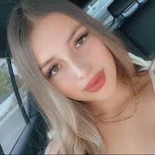 Krista Gonsalves's Instagram, Twitter & Facebook