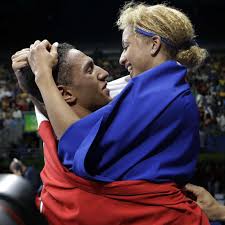 Dans les épreuves, tony yoka peut toujours compter sur estelle mossely. Tony Yoka Et Estelle Mossely Apres L Or Un Mariage Pour Les Champions Francais Elle
